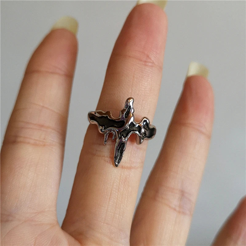 Thorn‑Kissed Rose Chaos Ring